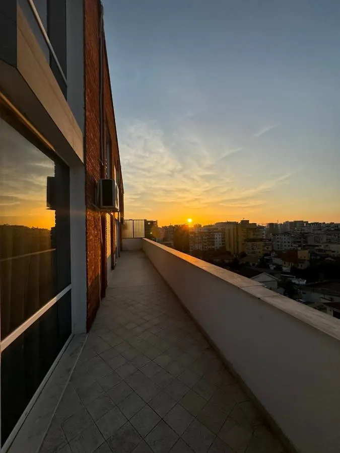 Apartment With City View 地拉那 阿尔巴尼亚