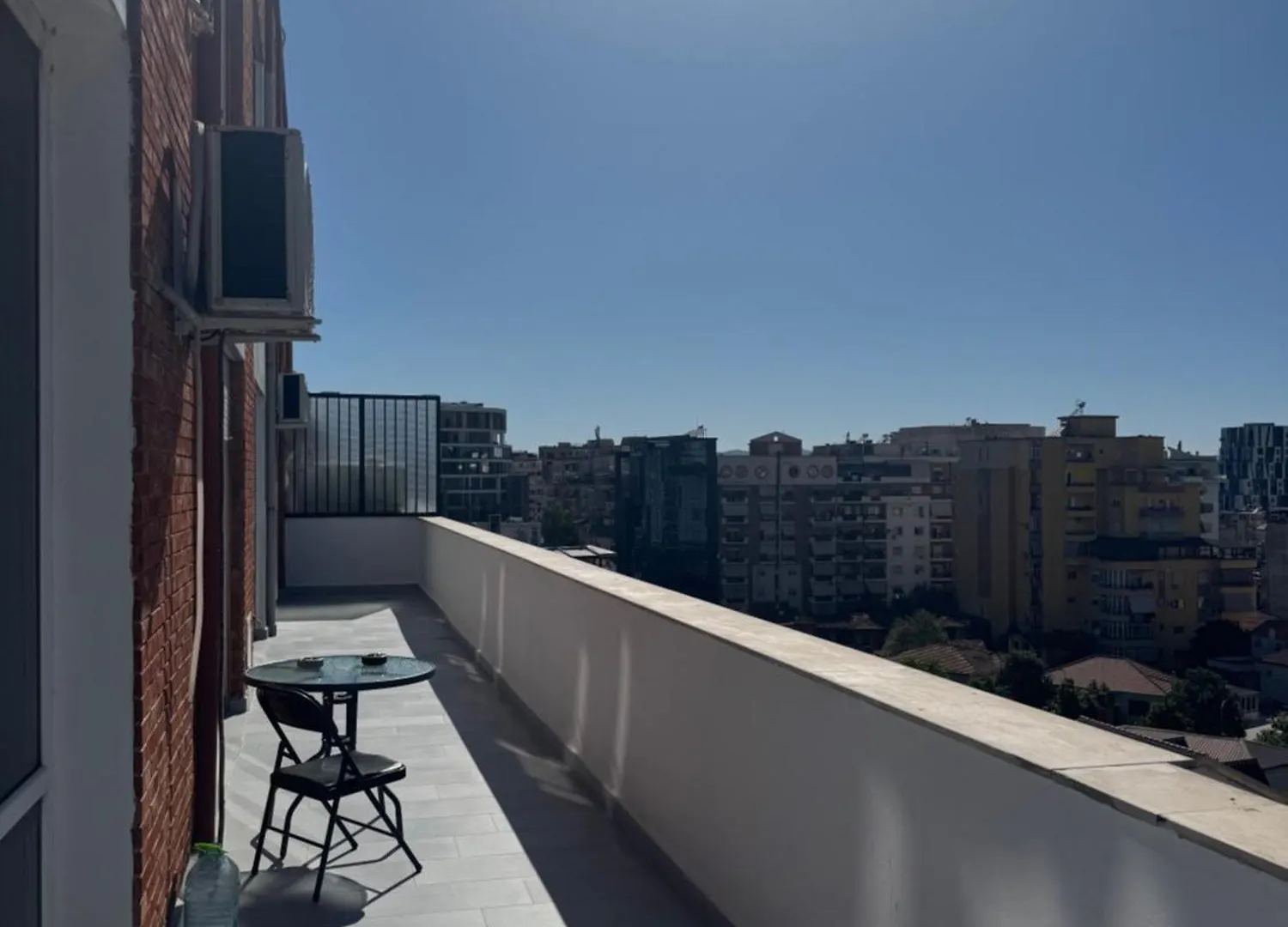 Apartment With City View 地拉那